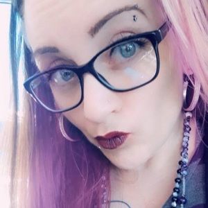 Meet your Posher, Krystal
